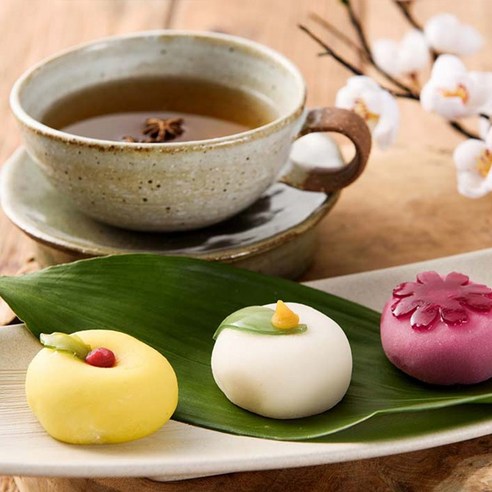 정성이 담긴 아름다운 맛, 롯데 보네스뻬 사계 화과자로 명절의 품격을 더하세요.