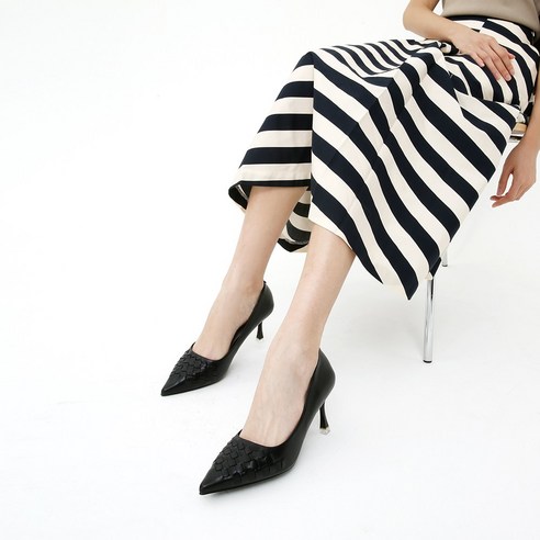 매일의 걸음걸이를 우아함으로 바꾸는 프리미엄 스틸레토힐