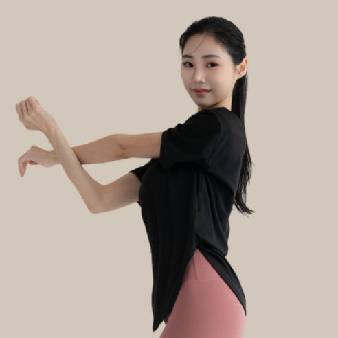 찰랑이는 편안함, 루나인 슬림핏 반팔티로 완성하는 자유로운 하루