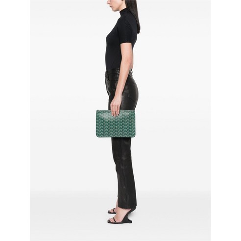 외출 전 옷매무새 신경 쓰느라 진땀 빼셨나요