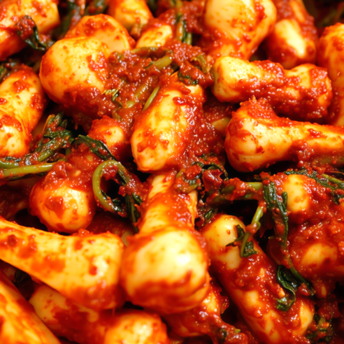 갓 담근 듯 신선하고 깊은 맛, 전라도식 총각김치로 식탁을 채우세요.