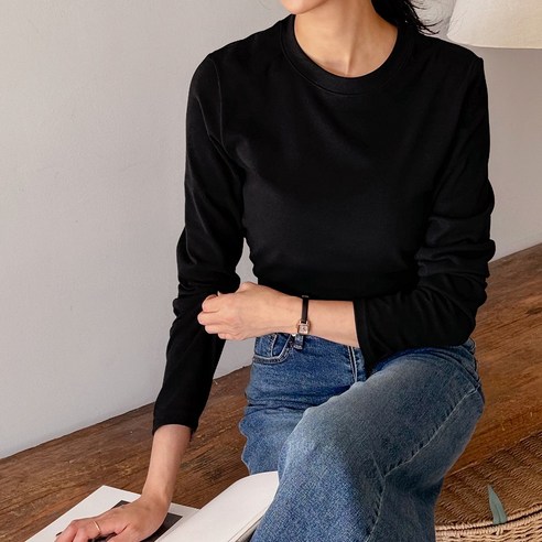 지나홈 여성 기모 라운드 긴팔 티셔츠 2P 후기 분석 - 모델 착용 컷 1