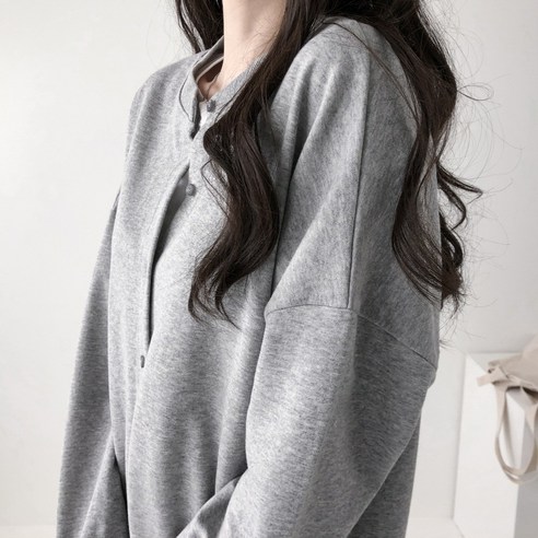 꾸안꾸 가디건 디테일 클로즈업