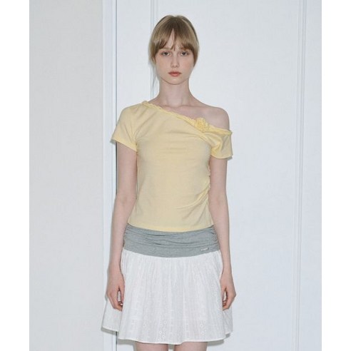 시눈 sinoon Braided One-Shoulder T-Shirt (Cream Yellow)
