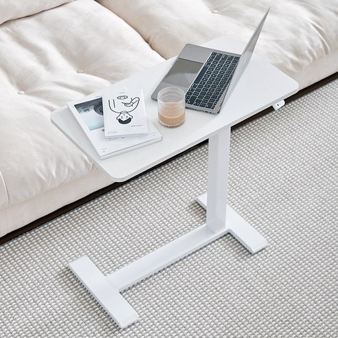 손쉬운 이동과 높이 조절로 일상의 불편함을 없애주는 스마트한 사이드테이블