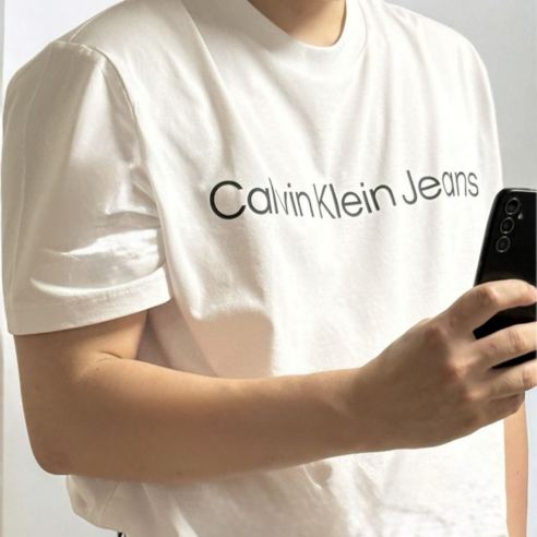 캘빈클라인 인스티튜셔널 로고 화이트 반팔 티셔츠, 세련된 당신의 일상을 위한 완벽한 선택