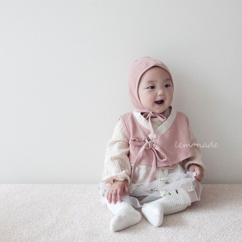 아기의 첫 옷, 설레는 순간을 더욱 특별하게 신생아한복바디수트