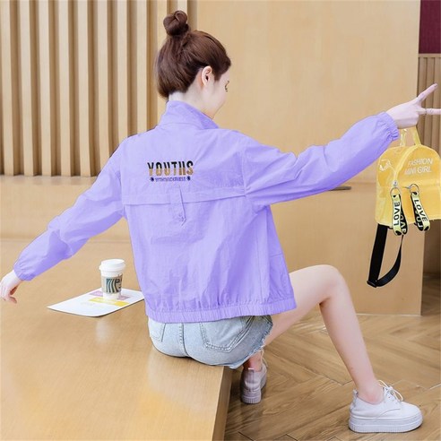 변덕스러운 날씨에도 끄떡없는 가벼움과 스타일