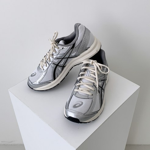 매일 신어도 발이 편안한 아식스 조그100S