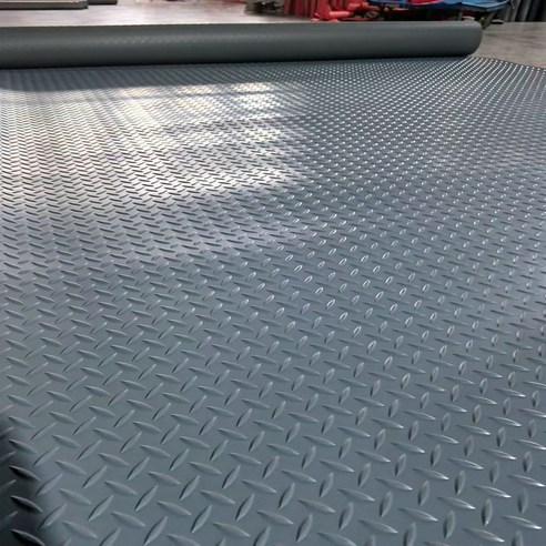 미끄러짐 없는 안전한 발걸음, 작업 환경을 바꾸는 든든한 선택