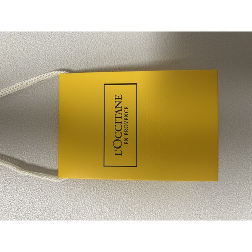 은은한 시어버터 향과 뛰어난 보습력으로 매끄러운 손 유지