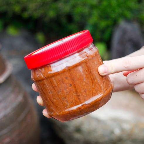 명인의 정성으로 완성한 깊고 구수한 조선 보리된장으로 집밥의 풍미를 더하세요