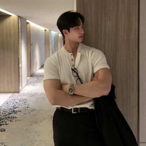 Nexre 남자 고급 반팔 티셔츠 어깨가넓 어보이는옷 헨리넥 반팔니트