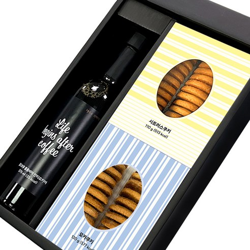 신라명과 콜드브루 원액과 물을 섞어 마시는 이미지