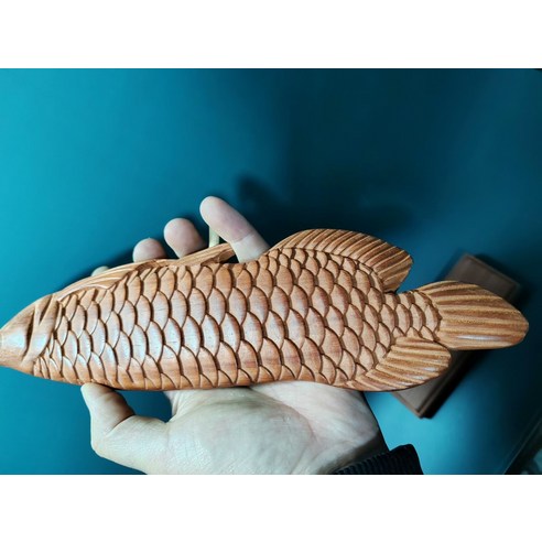 黃花梨木金龍魚木雕擺件，雕工精細，天然木紋，無上漆打蠟，有年份 