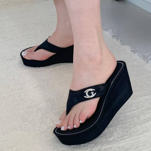 게스 여성 여름 쪼리 샌들 통굽 여름 힐샌들 웨지힐 플랫폼샌들 7cm 샤이