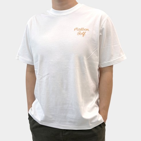 여름 필드 위의 쾌적함과 스타일을 완성하는 말본 골프 반팔티