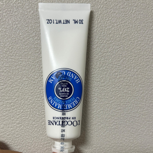 은은한 시어버터 향과 뛰어난 보습력으로 매끄러운 손 유지