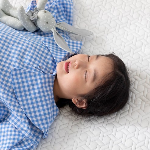 여름밤 뒤척임 당신의 숙면을 되찾아줄 방법 듀라론여름쿨매트퀸 여름밤 뒤척임 당신의 숙면을 되찾아줄 방법 듀라론여름쿨매트퀸