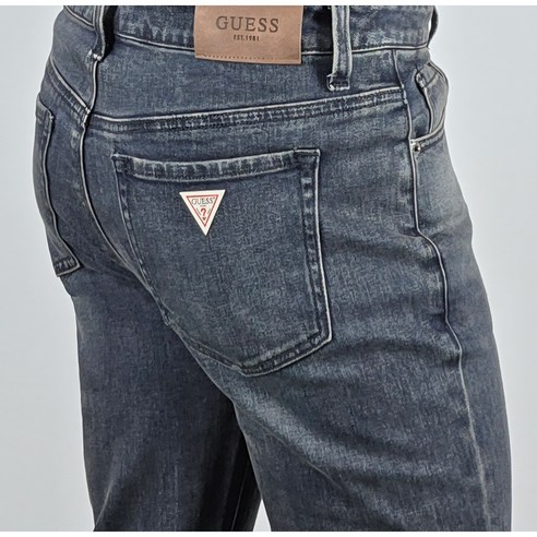 [백화점 정품] 게스 남성 베이직 릴렉스 테이퍼드 인디고 미디엄블루 데님 청바지 MBL