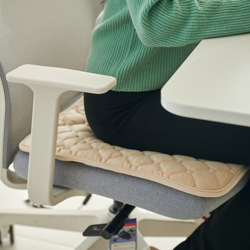 USB온열방석 SMT-2365 아이보리 후기 분석 - 실제 사용 환경 연출샷