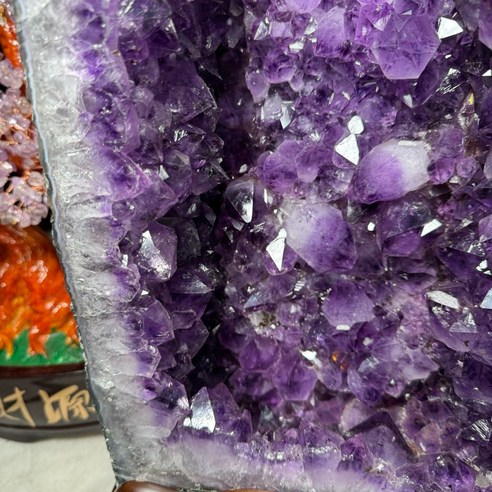 頂級巴西紫水晶洞ESPa 29.16kg 鑽石般透亮有光澤大角晶牙瑪瑙邊紫水晶