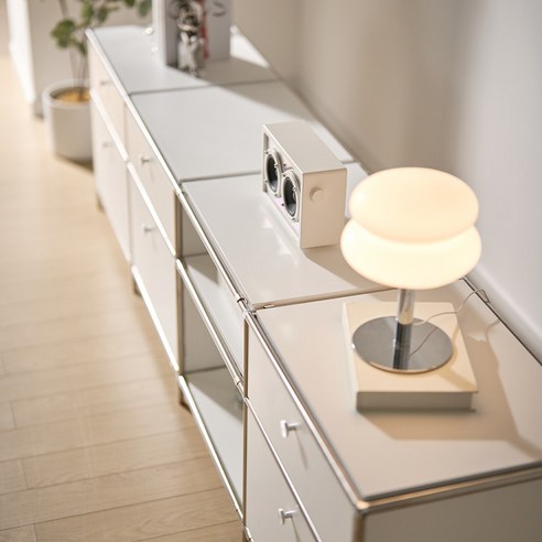 세련된 거실, 완벽한 수납: 세레나 아델 모듈 가구