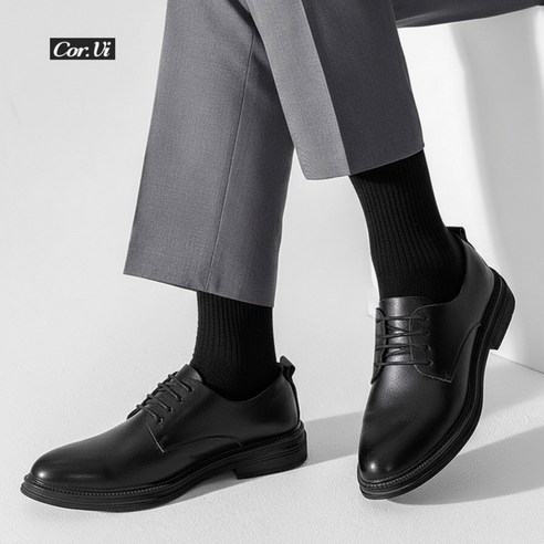 다양한 컬러 구성과 소재 질감 확인