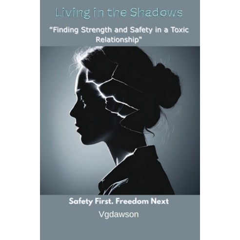 (영문도서)Living in the Shadows: Finding Strength and Safety in a Toxic Relationship Paperback, Second Season Press, English, 9781972518090