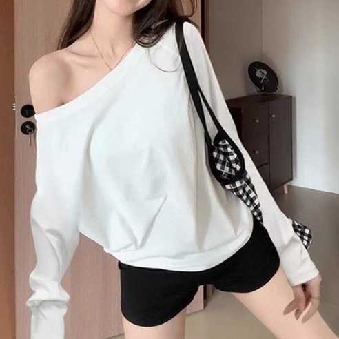 유니온 여성 걸크러쉬 긴팔 오프숄더 티셔츠