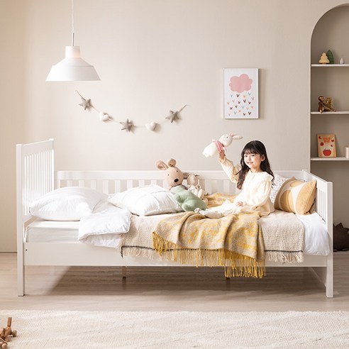 낮에는 소파, 밤에는 침대로… 좁은 공간의 마법, 삼익가구 데이베드 원목 침대