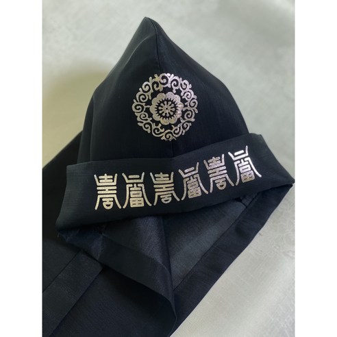 귀여운 도령모자로 아이의 특별한 날을 더욱 빛나게 하세요.