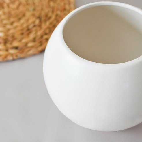 일상에 작은 예술을 더하는 달항아리 원형 도자기 화분