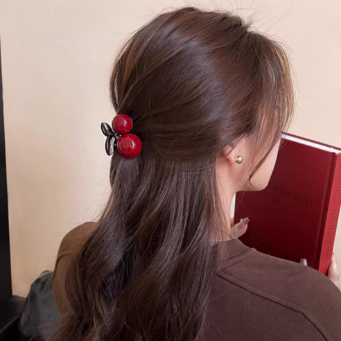 앞머리 고민 끝, 센스있는 헤어스타일 완성