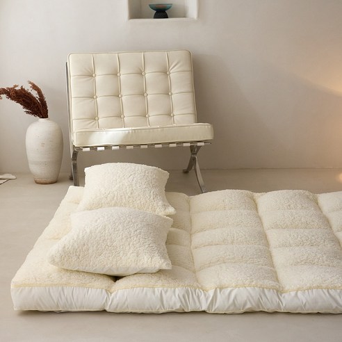 이지홀릭 토퍼 매트리스의 소재와 마감 디테일 클로즈업 사진