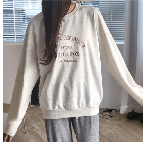 라라로엔픽 헤이즐 루즈핏 맨투맨 그레이 색상 측면 사진, 편안한 오버핏 맨투맨 핏