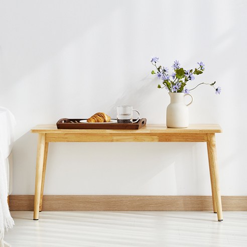 따뜻한 원목 벤치의자로 우리 집 거실에 나만의 홈카페를 완성하세요.