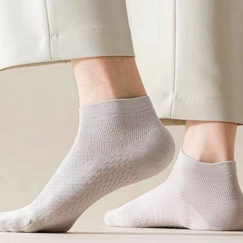 여름철 땀 없이 산뜻한 발을 위한 필수 아이템