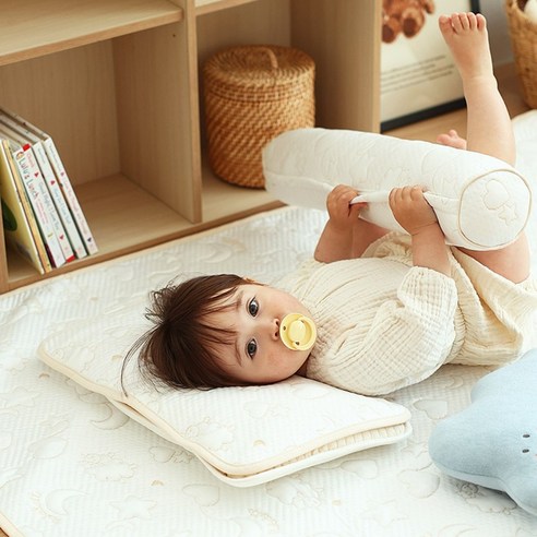 여름밤 땀 흘리는 아기 더위에 지치셨나요 아기여름패드 여름밤 땀 흘리는 아기 더위에 지치셨나요 아기여름패드