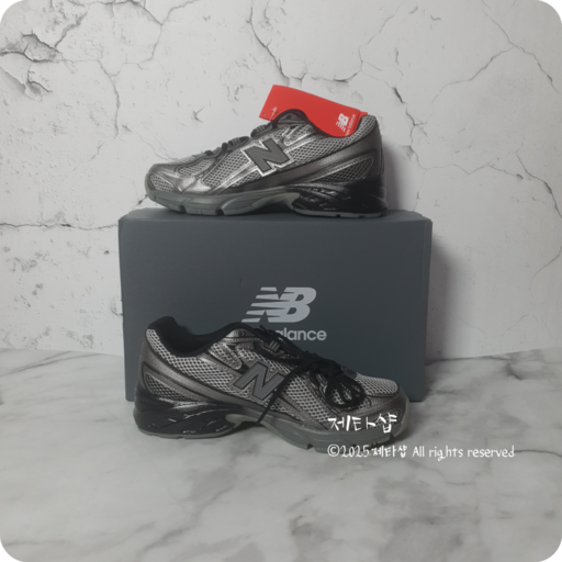 뉴발란스 740 남녀공용 운동화 실버 메탈 스니커즈 + 제타샵 다용도백 증정