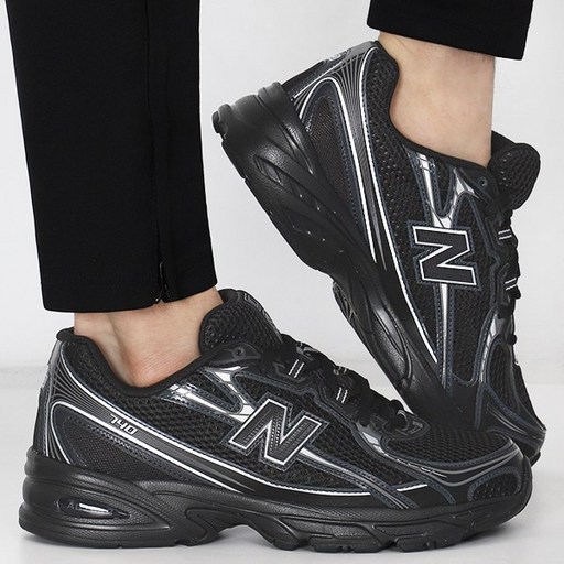 뉴발란스 운동화 런닝화 740v2 블랙-실버 메탈릭 로고