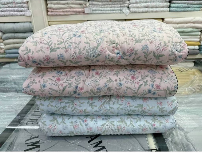 MicroModal 天絲碎花四季被 韓國製造 櫻花粉與淺藍色 150x200公分, 櫻花粉