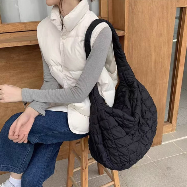 MISUE 韓版大容量雲朵包 皺褶包 側背包 泡泡包 - 黑色 時尚百搭 柔軟舒適