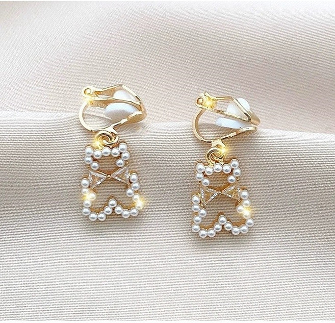 小熊珍珠造型夾式耳環