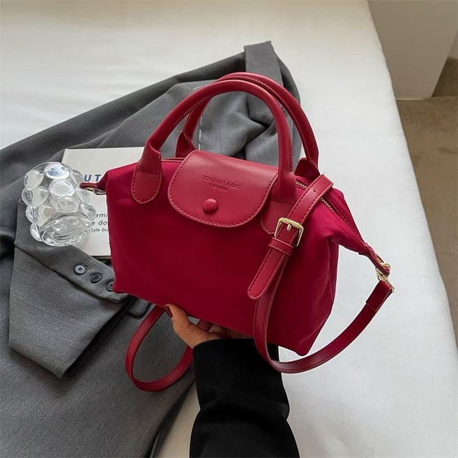 防撥水兩用水餃包, 女神紅