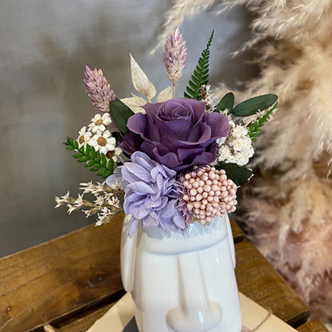 摩艾石像永生花桌花：不凋花藝 辦公室療癒擺飾 獨特造型送禮推薦, 紫色