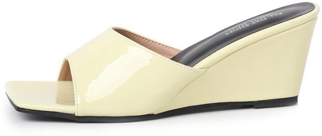 여성용 라인이 예쁜 웨지 슬리퍼