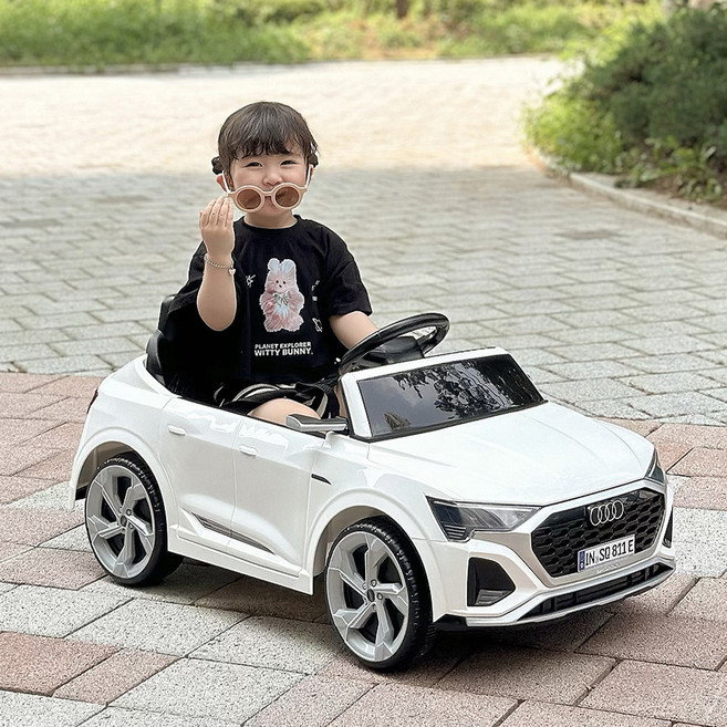 대호토이즈 유아용 아우디 SQ8 e-tron 전동차, 화이트, 1개