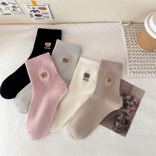 WODEMI 女性四季可愛小熊刺繡中筒襪5雙組 W965