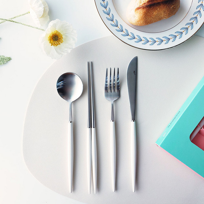 보겐 에펠 1인 커트러리 세트, 실버 + 화이트, 디너스푼 + 젓가락 + 포크 + 나이프, 4개
